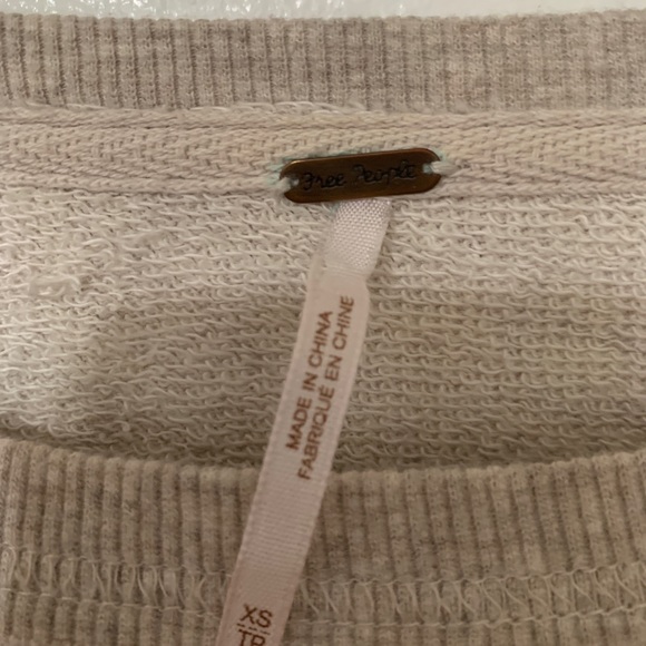 Free People Gray Crewneck Pullover Sweater Silk Pattern Sleeves - Picture 5 of 5